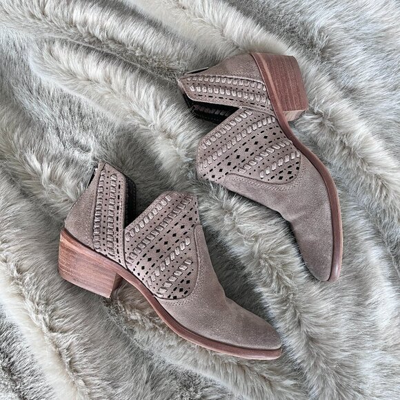 Vince Camuto Prasata Booties Size 6 Taupe Laser Cut Suede Leather Ankle Boots - Picture 1 of 7